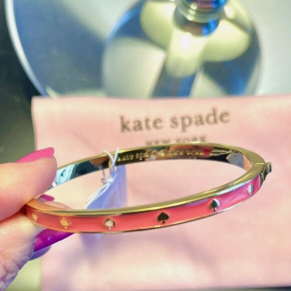 kate spade NEW YORK Bangle Bracelet "Spot The Spade" Enamel Hinged BRAND-NEW tag - Picture 1 of 15